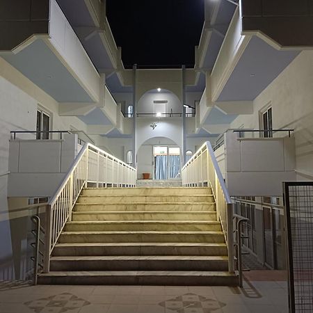 Pyrgos Hotel Apartments Кремасті Екстер'єр фото