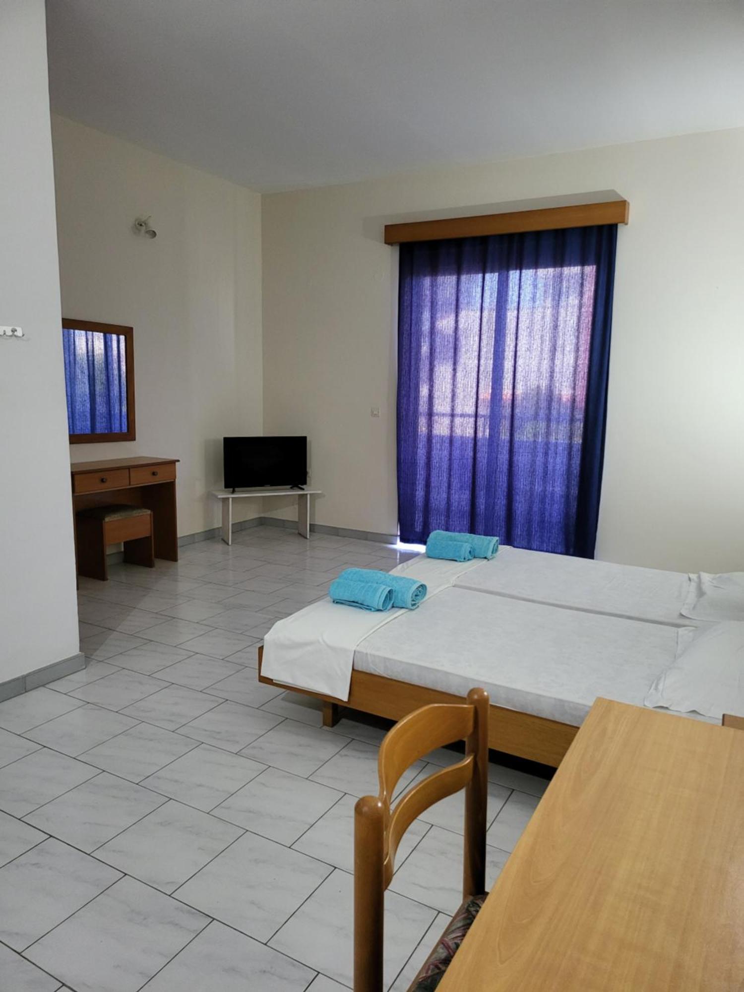 Pyrgos Hotel Apartments Кремасті Екстер'єр фото