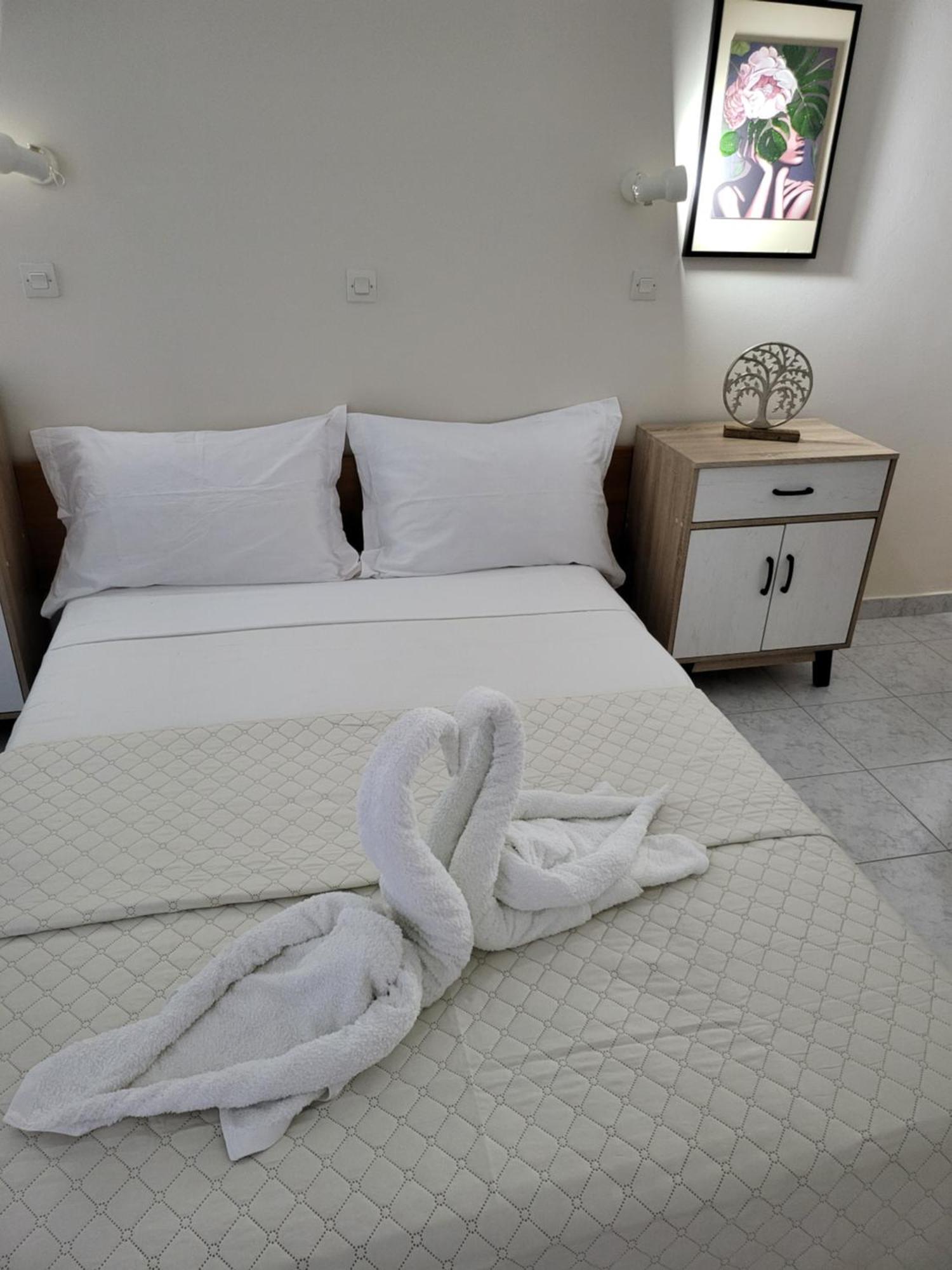 Pyrgos Hotel Apartments Кремасті Екстер'єр фото