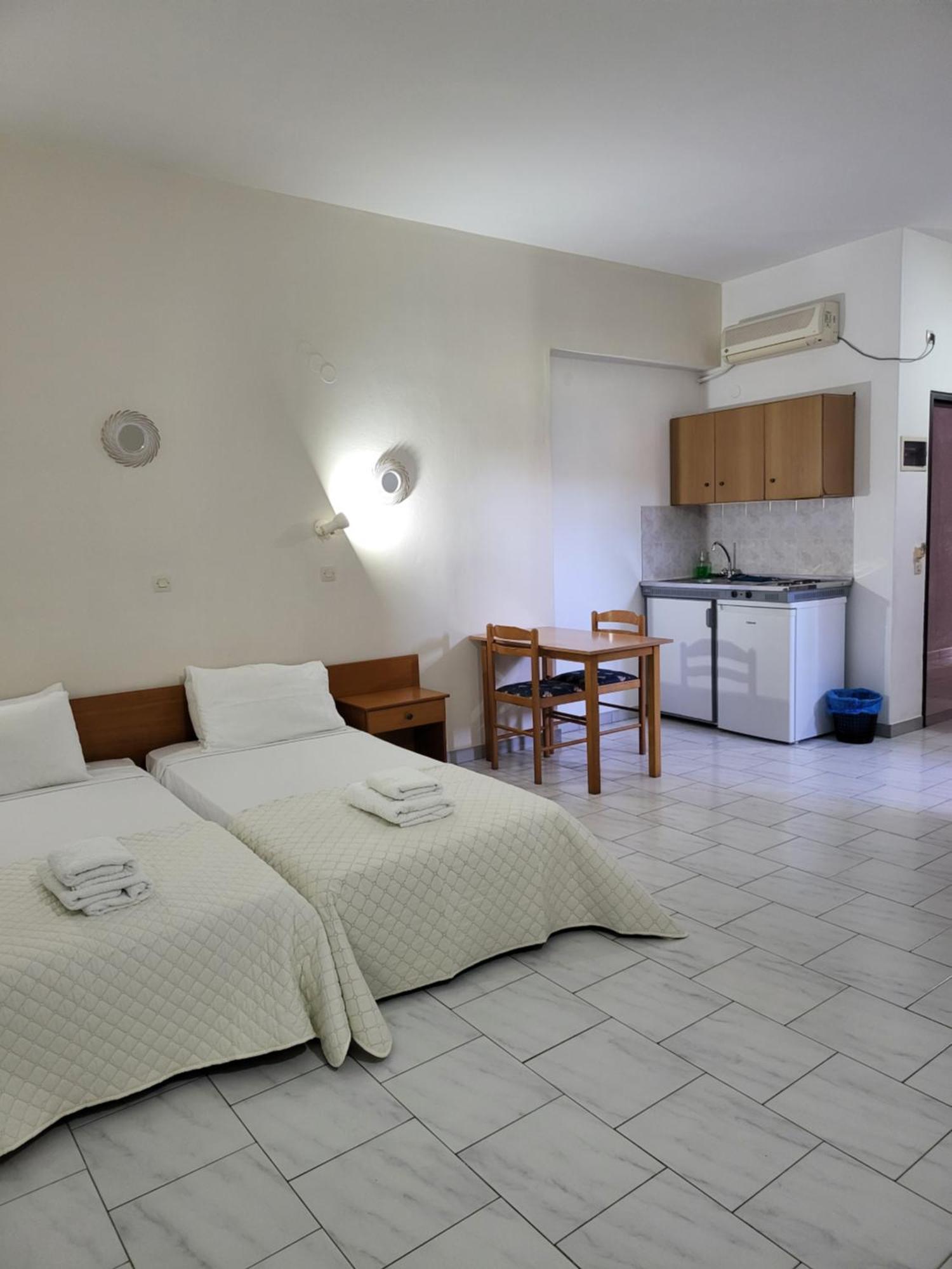 Pyrgos Hotel Apartments Кремасті Екстер'єр фото